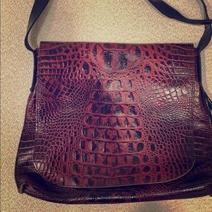 Elegant Brown Crocodile Pattern Crossbody Bag